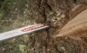 Oregon S52 AdvanceCut Chainsaw for cutting dirty wood